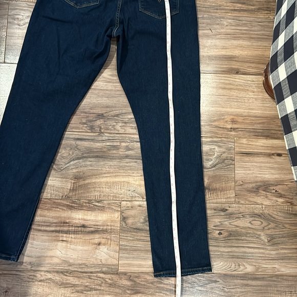 LEVI’S classic mid rise skinny jeans. The American staple for every closet - Picture 4 of 5